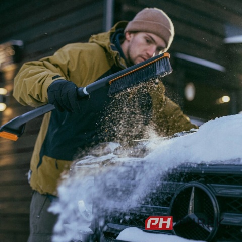 Teleskopowa szczotka i skrobak FISKARS do odśnieżania X-series do auta lodu