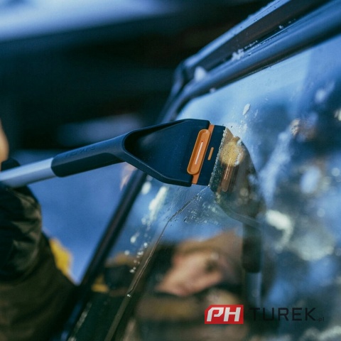 Teleskopowa szczotka i skrobak FISKARS do odśnieżania X-series do auta lodu