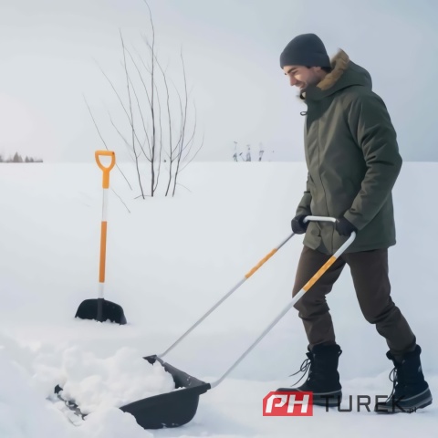 Szufla do śniegu pług śnieżny SnowXpert Fiskars 72 cm szerokość